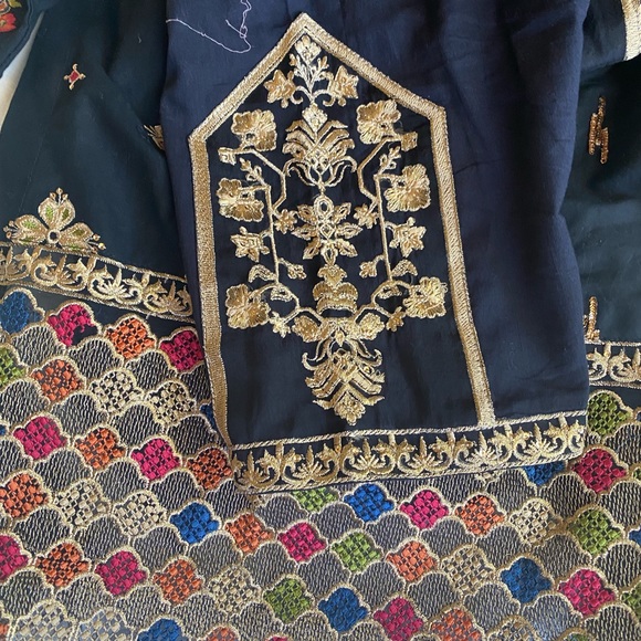 Pakistani 3 picec ladies luxury full embroidery - Picture 6 of 13